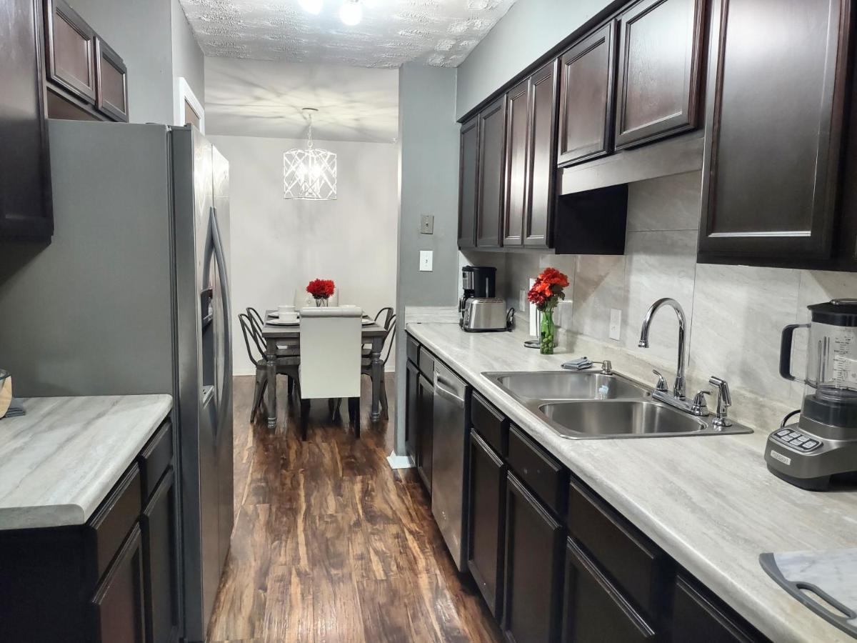 Charming Condo In Central Raleigh Exterior photo